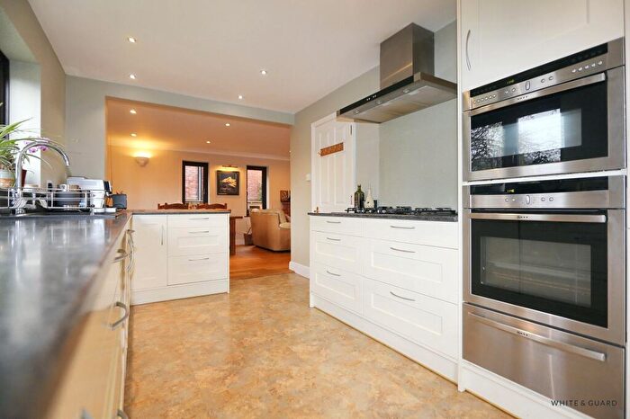 5 Bedroom Detached House For Sale In Upham Street, Upham, SO32