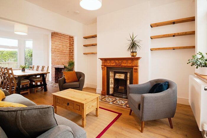 7 Bedroom Terraced House To Rent In Llanishen Street, Heath, Cardiff, CF14