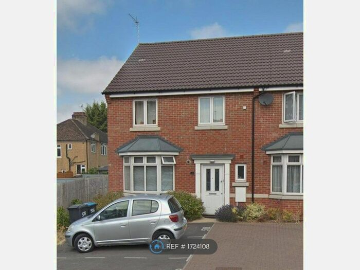 4 Bedroom Semi-Detached House To Rent In Barnacres Road, Hemel Hempstead, HP3