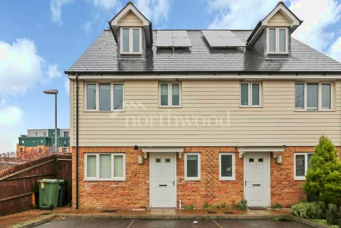 4 Bedroom Semi-Detached House To Rent In Vine Mews, , Maidstone, ME16