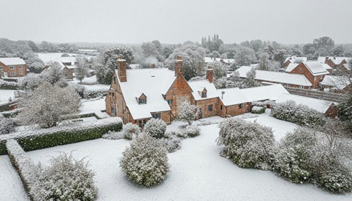 4 Bedroom Equestrian Facility For Sale In Salters Lane, Ludgershall, Aylesbury, Buckinghamshire, HP18