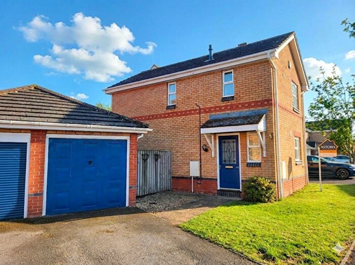 3 Bedroom Detached House For Sale In Leary Crescent, Newport Pagnell, MK16
