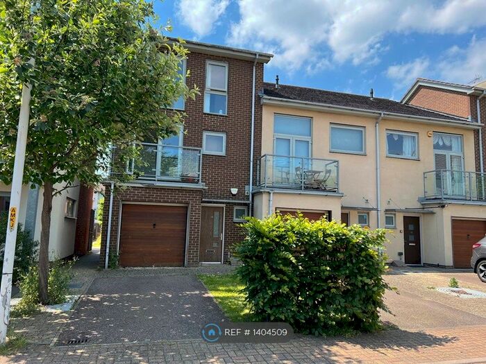 4 Bedroom End Of Terrace House To Rent In Marsden Gardens, Dartford, DA1