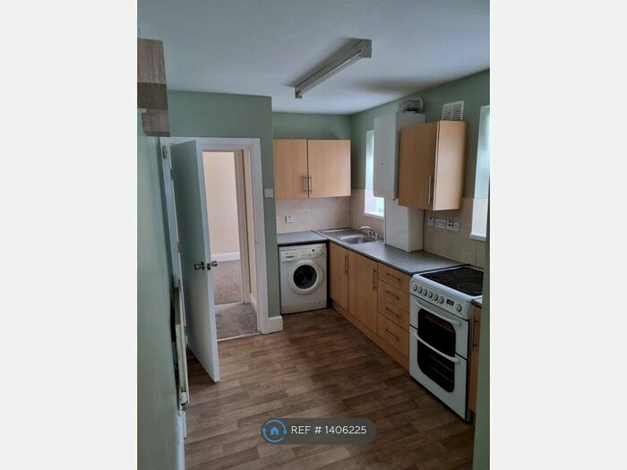 2 Bedroom Flat To Rent In Westby Road, Bournemouth, BH5