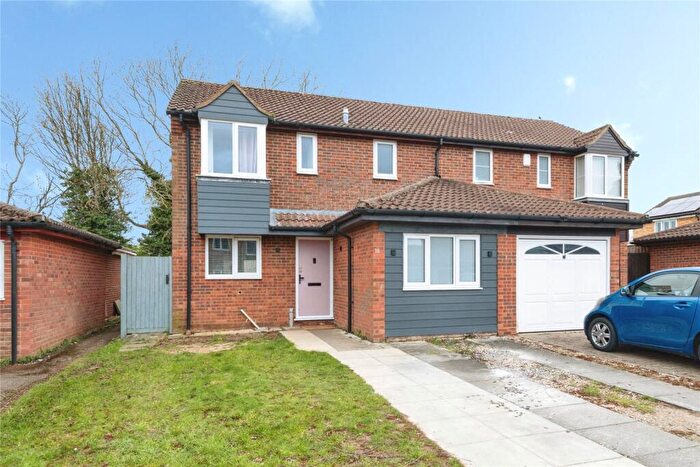 3 Bedroom Semi Detached House For Sale In Wensum Crescent, Bicester, OX26