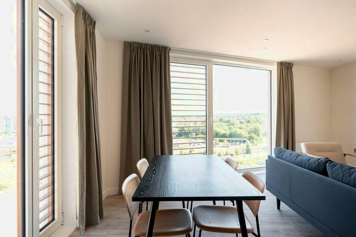 2 Bedroom Flat To Rent In Gillingham Gate Road, Chatham, ME4