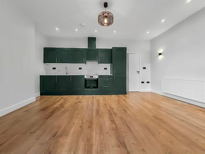 3 Bedroom Flat To Rent In Cann Hall Road, London, E11