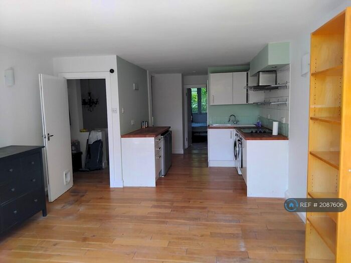 2 Bedroom Flat To Rent In Sandstone Place, London, N19