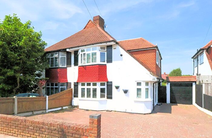 4 Bedroom Semi-Detached House For Sale In Devonshire Way, Shirley, CR0