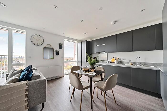 2 Bedroom Flat To Rent In New Road Triangle, Feltham, TW14