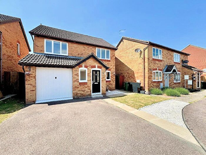 4 Bedroom Detached House For Sale In Nicholls Close, Barton-Le-Clay, Bedford, MK45