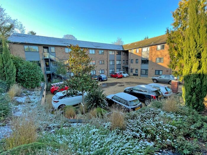 2 Bedroom Ground Flat To Rent In Lincoln House, Brookfield Road, Wooburn Green, Buckinghamshire, HP10