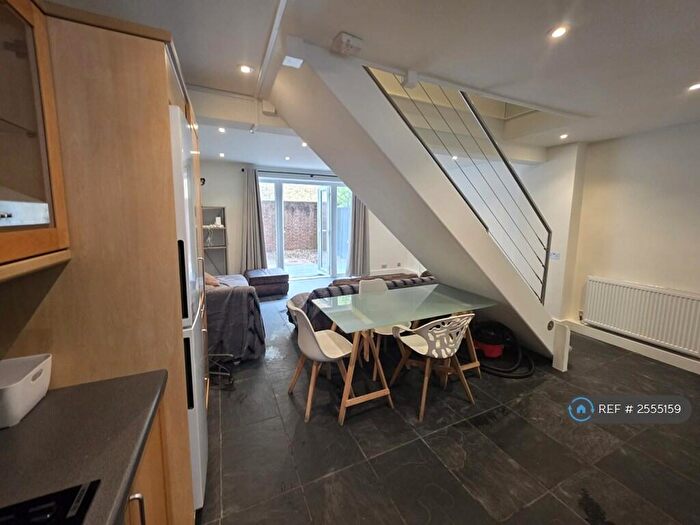 3 Bedroom Maisonette To Rent In Clancy Court, London, SW11