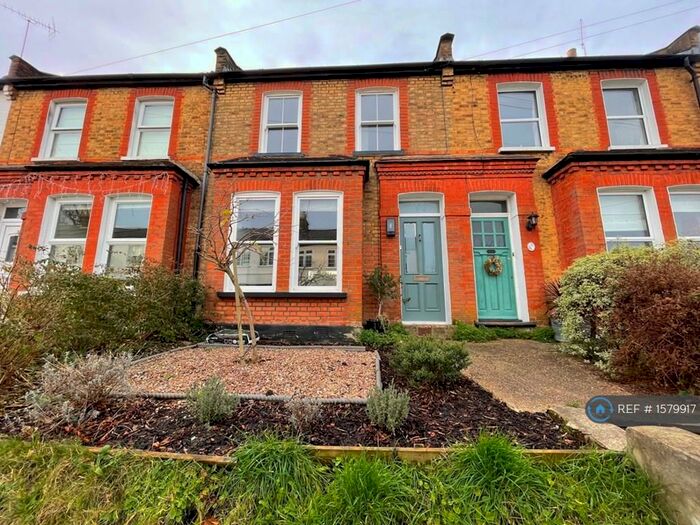 3 Bedroom Terraced House To Rent In Skinners Lane, Ashtead, KT21