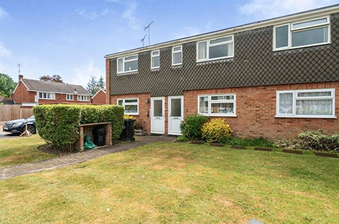 2 Bedroom Flat For Sale In Battys Barn Close, Wokingham, Berkshire, RG40