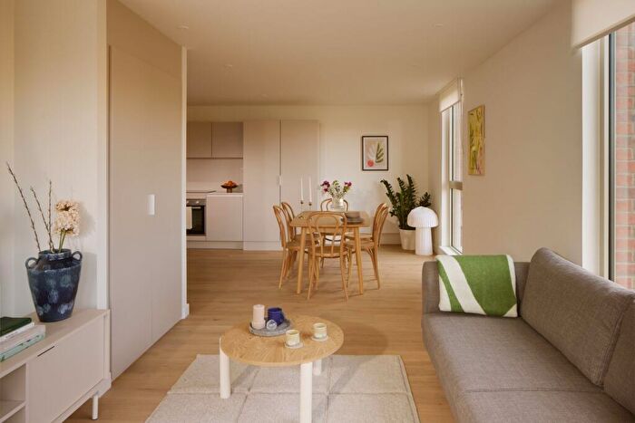 2 Bedroom Apartment To Rent In Platform Edinburgh, The Meander, EH6