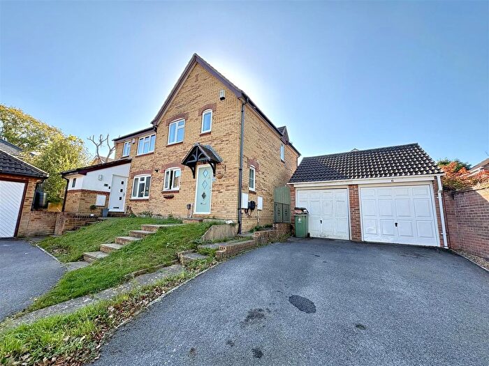 3 Bedroom Semi-Detached House For Sale In Collingworth Rise, Park Gate, SO31