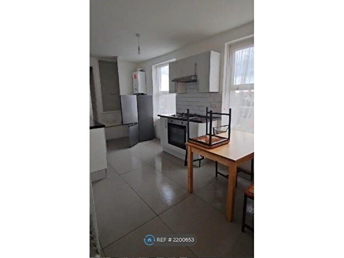 1 Bedroom Flat To Rent In High Road, Romford, RM6