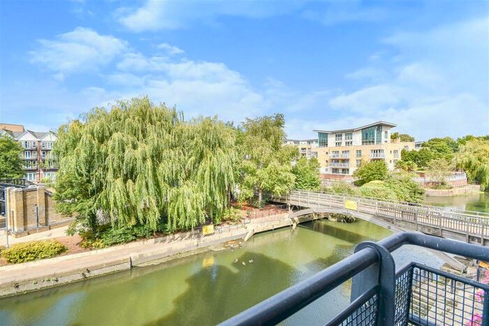 2 Bedroom Flat To Rent In Oakbark House, High Street, Brentford, TW8