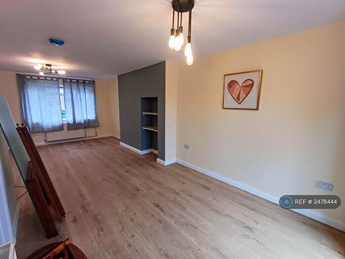 3 Bedroom Semi-Detached House To Rent In Tillyard Way, Cambridge, CB1