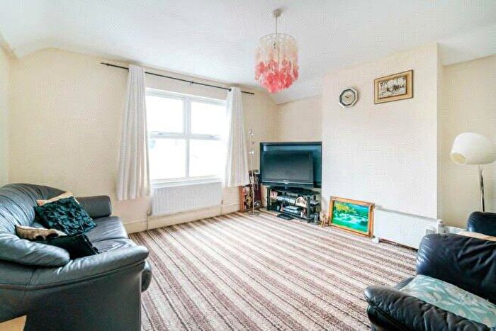 2 Bedroom Flat For Sale In Godstone Road, Caterham, Surrey, CR3