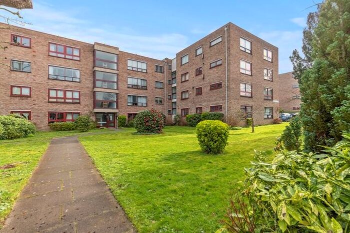 Studio To Rent In Kent Avenue, London, W13