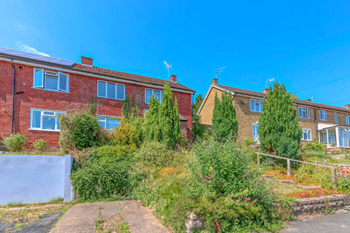 3 Bedroom End Of Terrace House For Sale In Colne Road, High Wycombe, Buckinghamshire, HP13