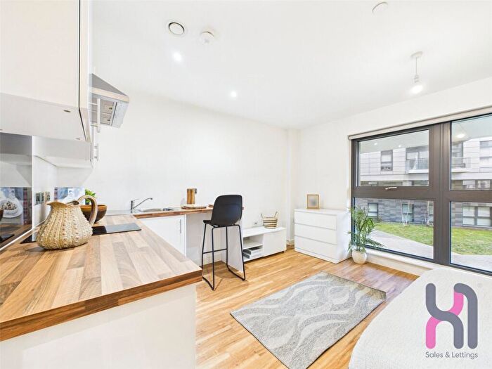 Flat To Rent In Manchester Waters, Pomona Strand, Old Trafford, Manchester, M16