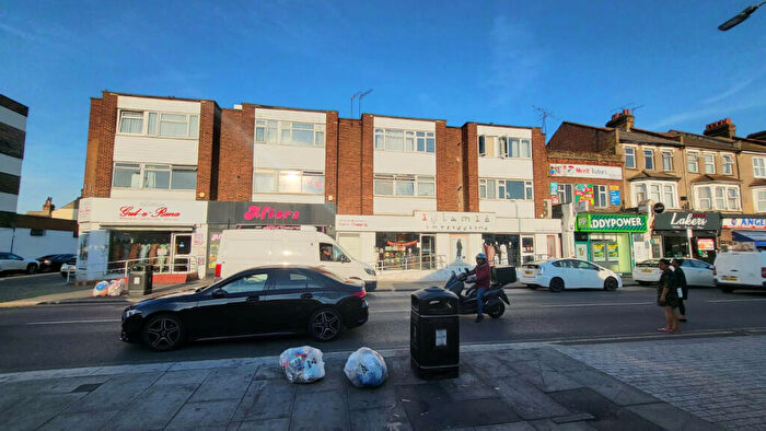 2 Bedroom Flat To Rent In - Ilford Lane, Ilford, Essex, IG1