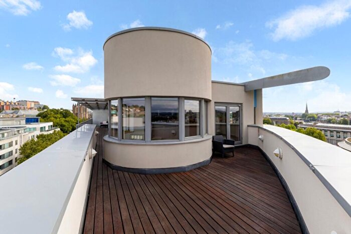 2 Bedroom Apartment For Sale In Waverley House, Cathedral Walk, Bristol, BS1