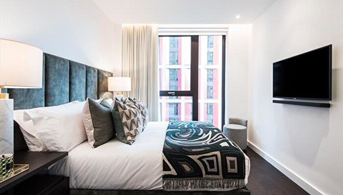 1 Bedroom Flat To Rent In Thornes House, Charles Clowes Walk, London, SW11