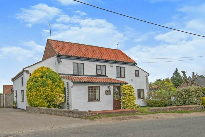 4 Bedroom Cottage For Sale In Happisburgh Road, White Horse Common, North Walsham, NR28