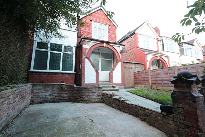 4 Bedroom Semi-Detached House To Rent In Rowan Avenue, Manchester, M16