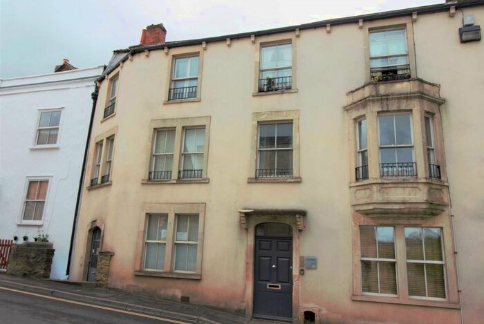 2 Bedroom Flat To Rent In North Parade, Frome, BA11