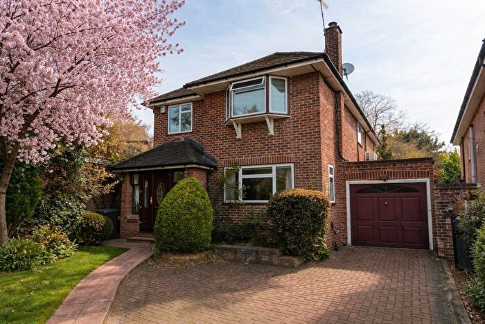 4 Bedroom Detached House For Sale In Craigweil Avenue, Radlett, WD7