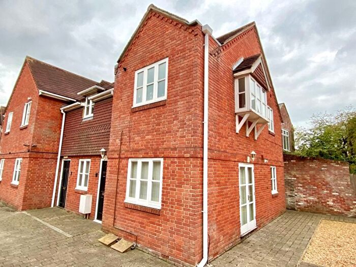 2 Bedroom Flat For Sale In High Street, Fareham, PO16