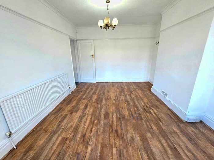 3 Bedroom Terraced House To Rent In Stradbroke Grove, Ilford, IG5