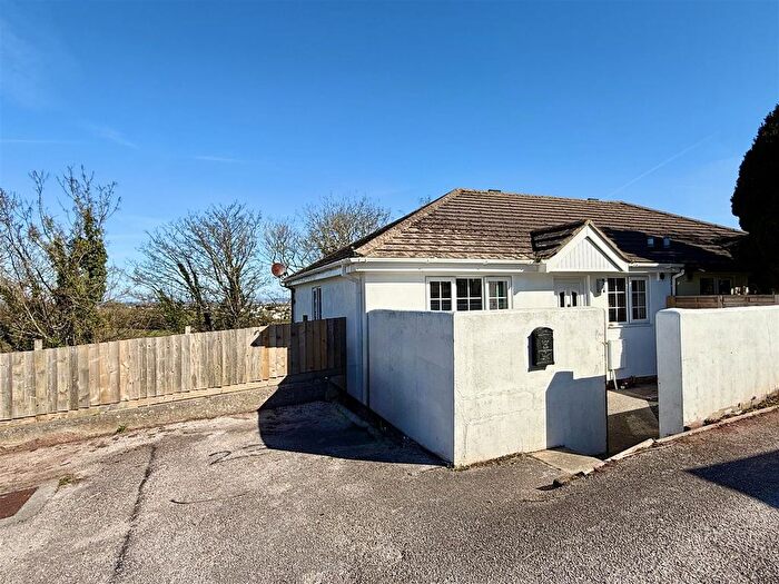 2 Bedroom Flat For Sale In Downfield Close, Brixham, TQ5
