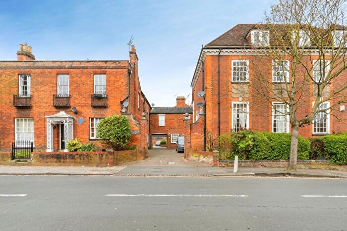 3 Bedroom Flat For Sale In The Crescent, Bedford, Bedfordshire, MK40