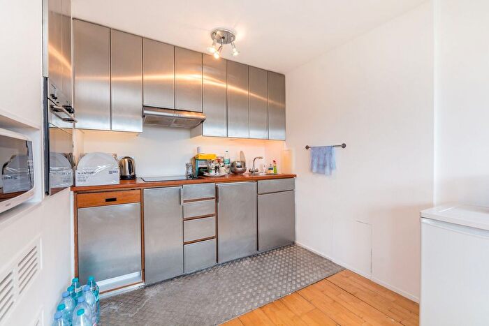 1 Bedroom Flat To Rent In Clipstone Street, Fitzrovia, London, W1W