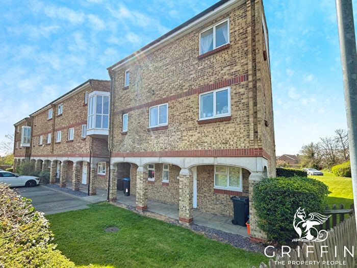 1 Bedroom Flat To Rent In Calvert Drive, Pitsea, SS13
