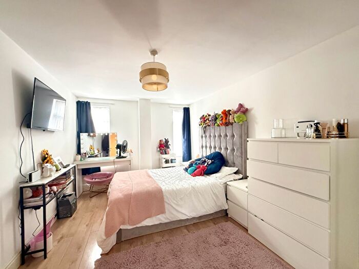 3 Bedroom Flat To Rent In Nuxley Road, Belvedere, DA17