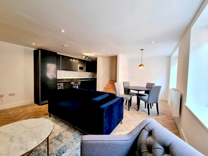 2 Bedroom Flat To Rent In Briggate, Leeds, LS1