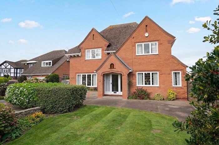 4 Bedroom Detached House For Sale In St. Mary's Close, Grimsby, DN32