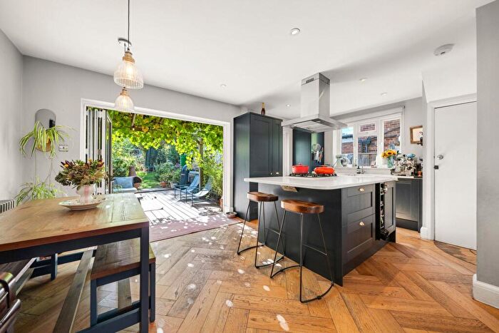 3 Bedroom Semi-Detached House For Sale In Lodge Road, Fetcham, KT22