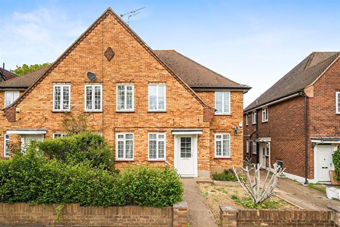 2 Bedroom Maisonette For Sale In Tolcarne Drive, Pinner, HA5
