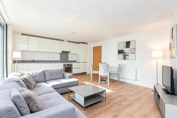 3 Bedroom Flat To Rent In Sydney Road, EN2