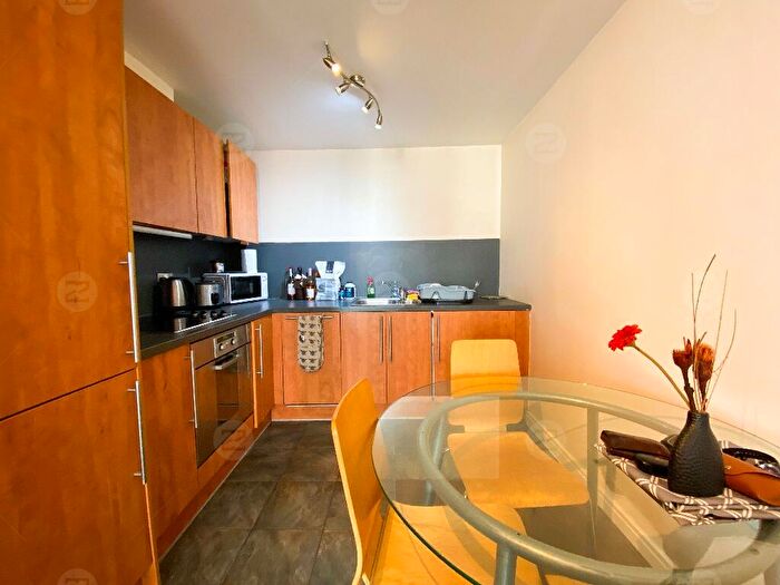 1 Bedroom Flat For Sale In Centenary Plaza, Holliday Street, Birmingham, B1