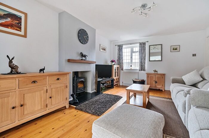 3 Bedroom Detached Bungalow For Sale In Maple Crescent, Clanfield, PO8