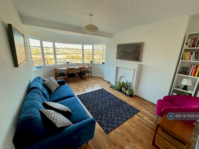 2 Bedroom Flat To Rent In Second Floor, London, N6